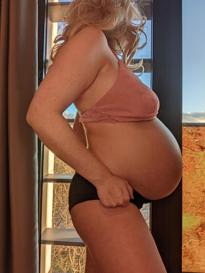 Wie houdt van mijn zwangere rondingen?