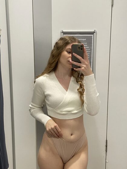 Would you like to have fun with me in the changing room? 