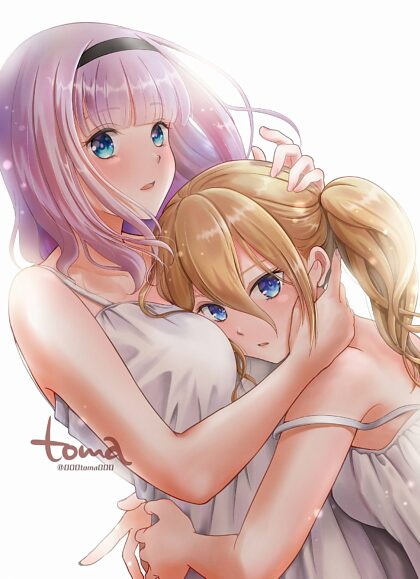 Chika abraçando Hayasaka