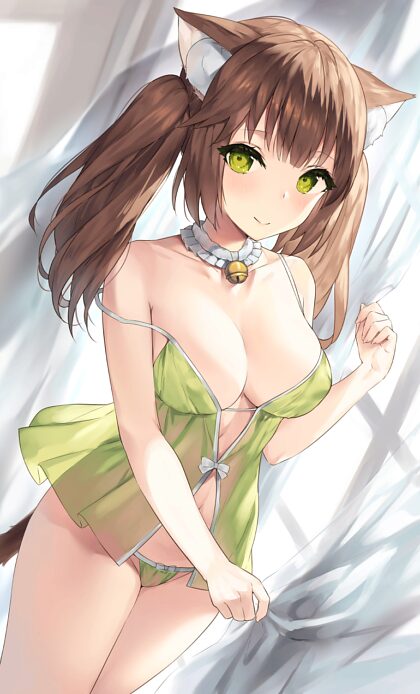 Catgirl in schattige groene lingerie