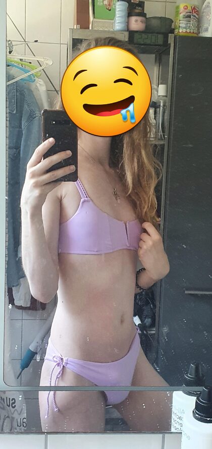 here iam standing in my first bikini and it looks so amazing