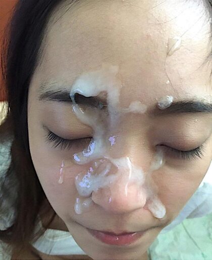 She love the feel of cum on her face