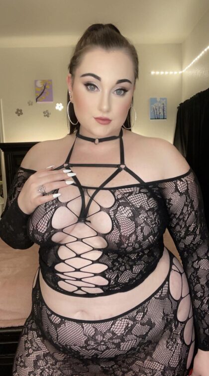 Does anyone fantasize about a curvy girl with big tits and a pretty face?