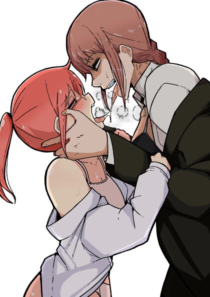 Makima besando apasionadamente a Kobayashi