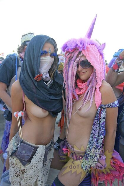 Chicas quemadoras hippies