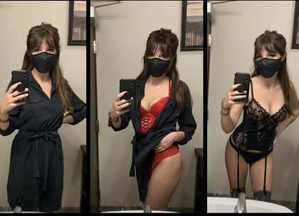Which sexy surprise will help seduce my work crush.. red, or black❔