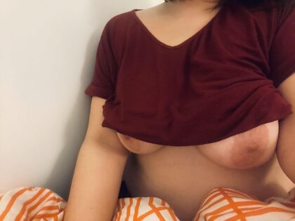 I want to fuck a married man while his stupid wife watches me cum all over his cock!