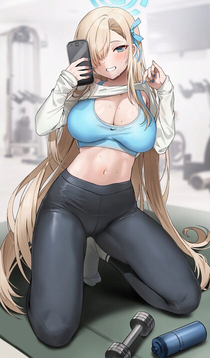 Asuna im Fitnessstudio