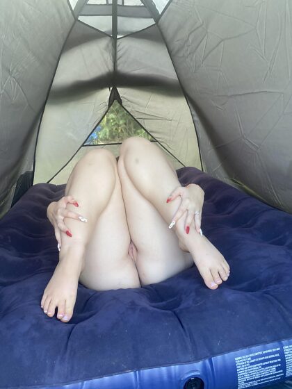 Möchte sich jemand in meinem Zelt vergnügen?