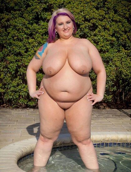 Nude Fat Bbw Natalia - Natalia Lozano's plump nude body on the roof
