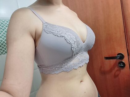 Good morning Reddit! Hope you like my new bra ~
