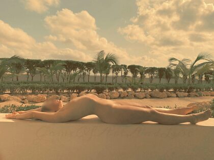 Extraño el sol besando cada centímetro de mi piel desnuda...
