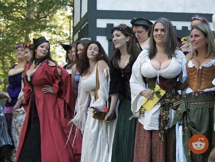 Ren Fair での胸の谷間コンテストは、このサブにぴったりだと思います