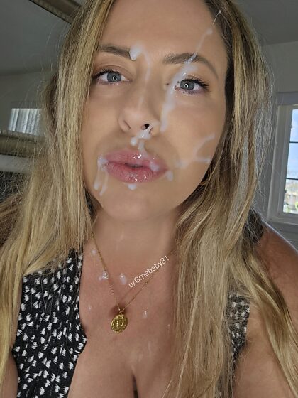 Mommy loves a hot steamy load on her face