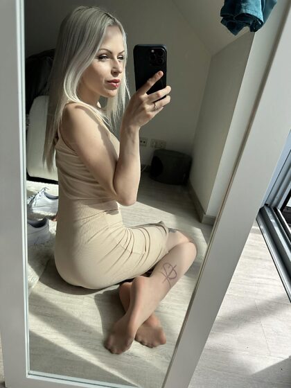 Is this too much nude color? I mean… pantyhose and dress and my hair and skin all in the same scheme