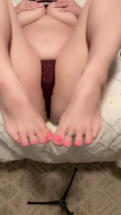 Freshly painted toes