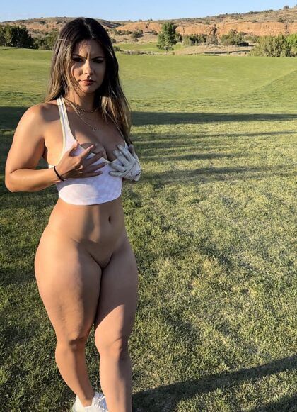 Zou je een Latina zoals ik neuken op een golfbaan?