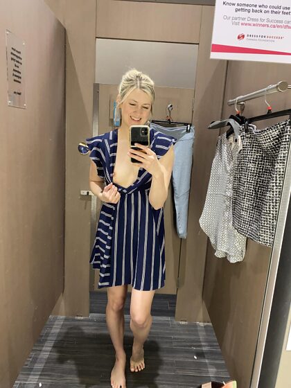 Ich frage mich, ob ich dieses Kleid kaufen soll