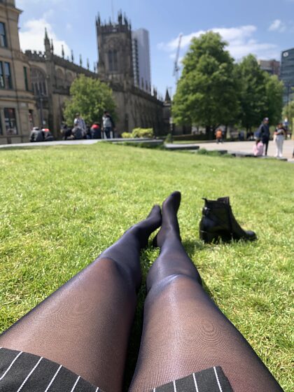 Problèmes de bureau pendant la pause déjeuner : venez vous détendre avec moi dans mon endroit préféré à Manchester