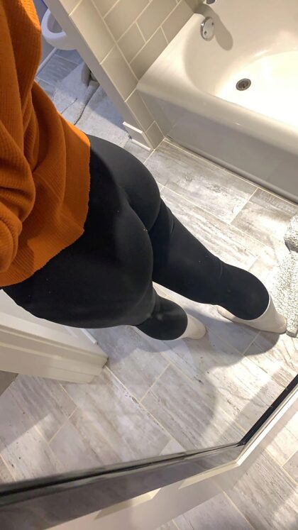 Fat ass in leggings