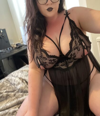What do you think of chubby goth girls?