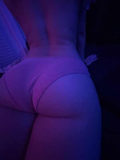 upvote so my bf can see how many would fuck my bubble butt raw (;
