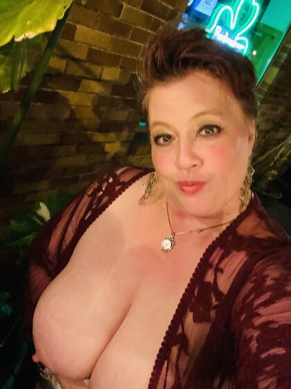 Suckable gilf titties if your into hard nips and fuckable dips and valleys