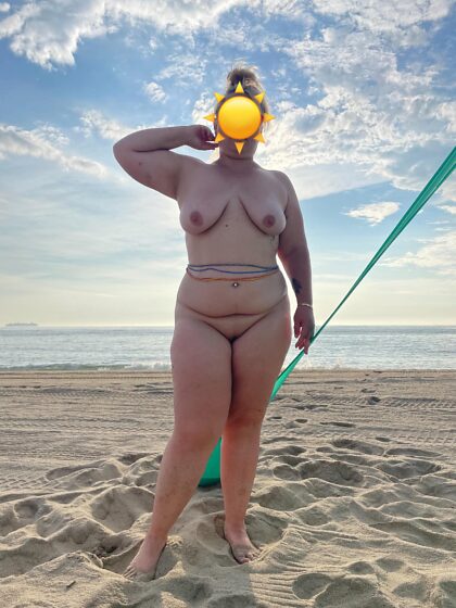 Dia maravilhoso na praia de nudismo