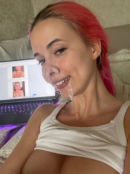 J'ai eu du sperme sur le visage pendant que je postais mes photos avec une éjac faciale sur Reddit lol