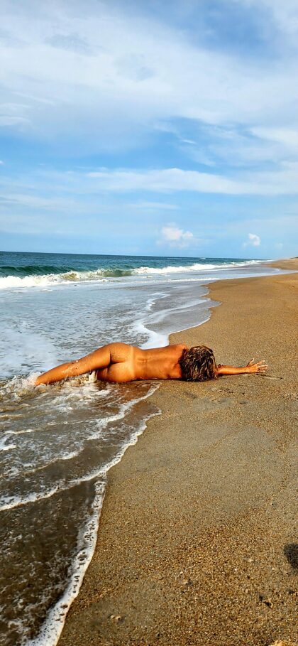 Nada é melhor do que uma praia de nudismo