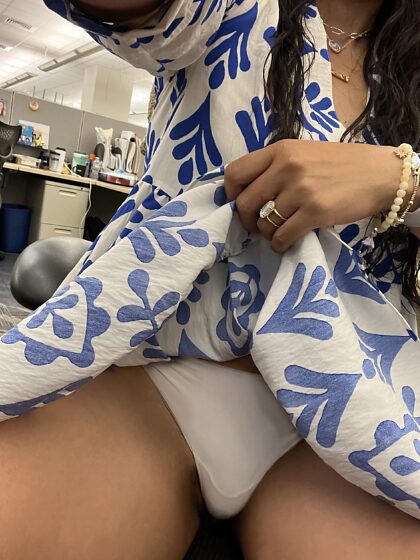 Being a slut at the office makes me so wet…would you give me a promotion? 43F