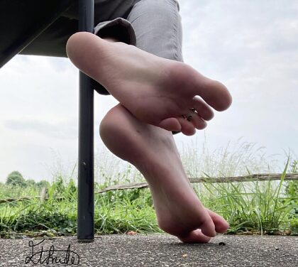 足の裏の下、この角度が好きですか?
