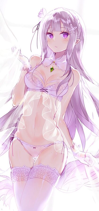 Emilia em lingerie transparente