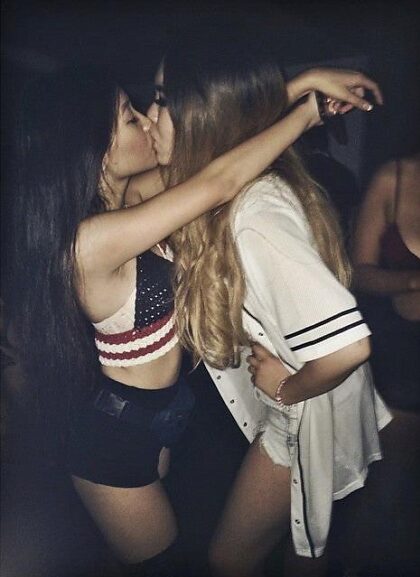 Küssen bei einem Rave