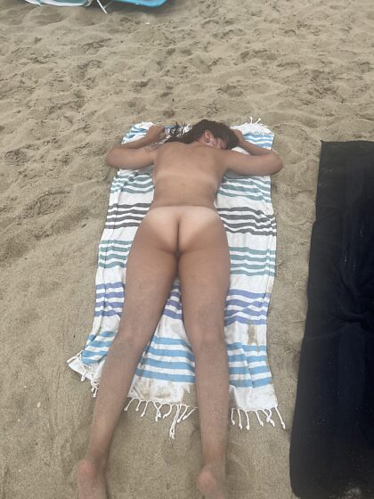 第一次去裸体海滩！