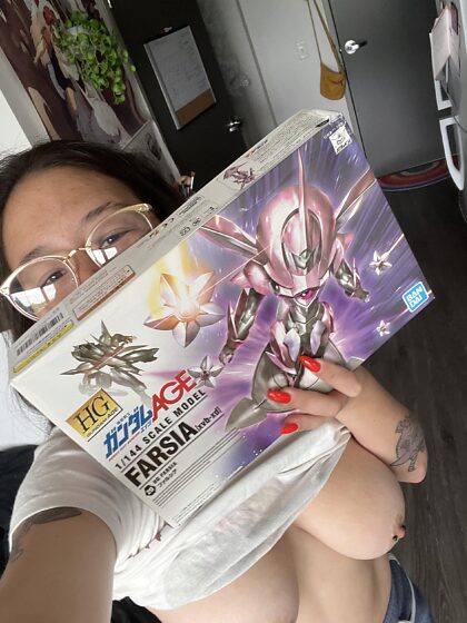Excuse the no makeup face, but I just wanted to show off my new gundam kit 