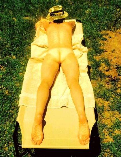 Naughty milf sunbathing naked
