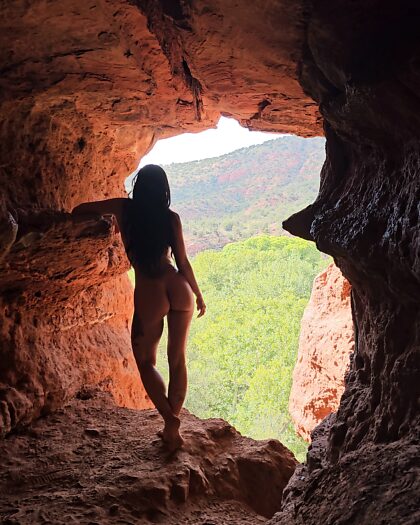 Birthday suit on my b-day last weekend while exploring caves in AZ solo. Happy #tushytuesday