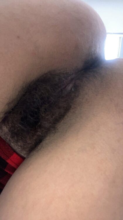Lick my hairy holes from behind & I'll squirt in your mouth