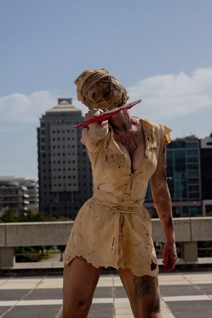 Pielęgniarka Silent Hill na Comic-Con w Cape Town, obok mnie.