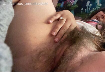 Put a ❤️ if you would eat my hairy pussy!