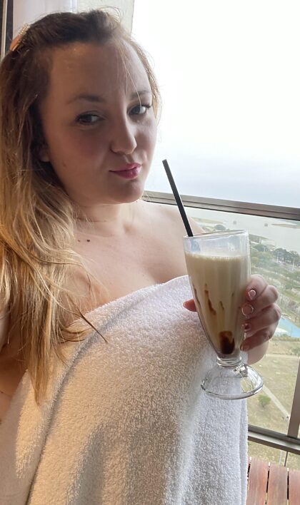 My fucking husband left me alone in the hotel and went to the casino... I need to get fucked... any volunteers?