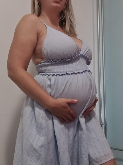 Houden jullie van zwangere vrouwen in strakke jurken?