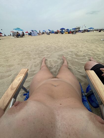 海滩日最好裸体度过