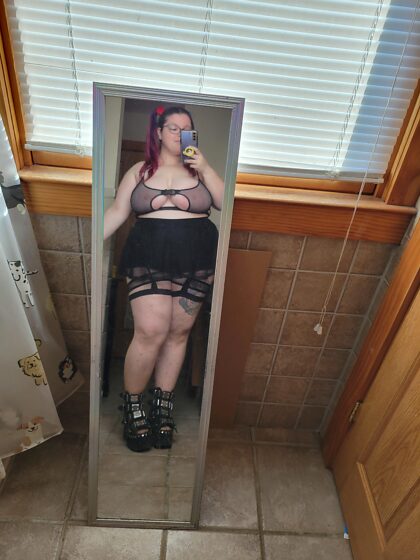 So here's the full outfit I was supposed to wear to a festival, but unfortunately it got canceled so no one will see it on me in public until I attend another one. Pretty bummed considering how much I loved this fit