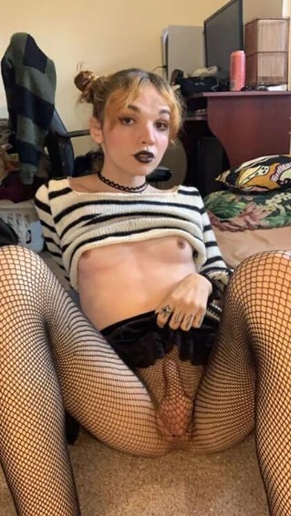 Do you accept nudes from a nerdy gothgirl? 