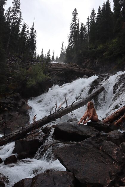 Wasserfälle gehören wahrscheinlich zu meinen Lieblingsbeschäftigungen in der Natur, was gefällt dir?