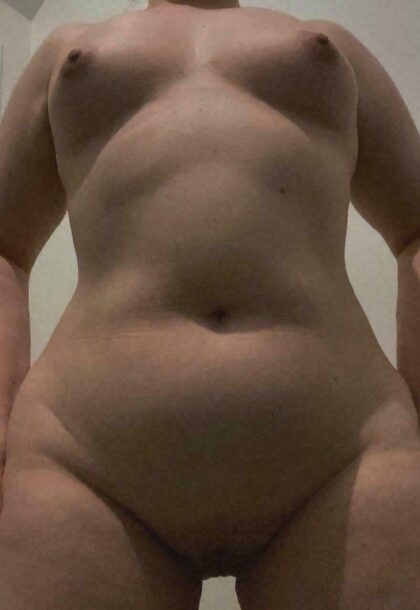 有人喜欢胖乎乎的身材上较小而活泼的乳房吗？