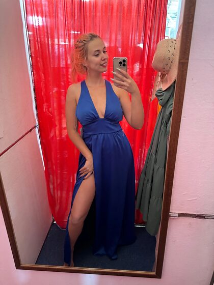 セクシーな青いドレス、受け取ったほうがいいですか?