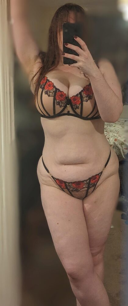I've put on some weight recently, but damn this set is too cute not to share